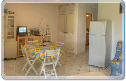 Location saisonnière à Lumio en Corse. Location de vacances en Corse au bord de la Méditerranée. Location appartement pour vos vacances en Corse - Location appartement 4 pièces à Lumio en Corse - Vacances et séjour en Corse - Annonce location vacances particulier appartement Lumio Corse